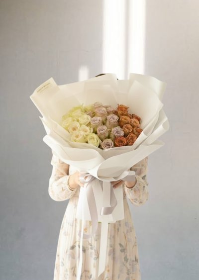 30 Stems Coffee Ombre Bouquet